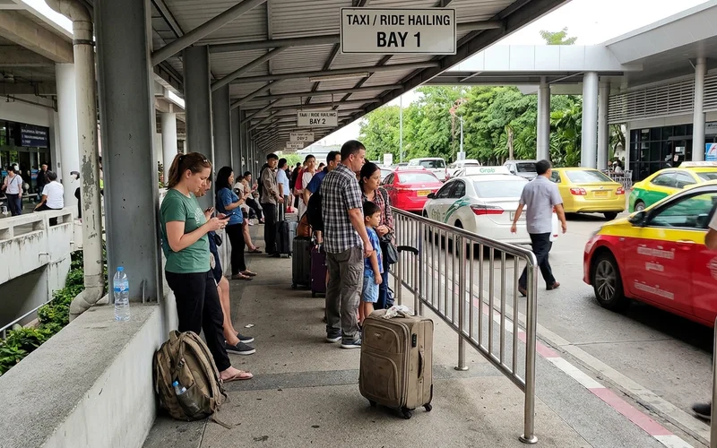 The taxi and ride-hailing pickup area outside the terminal
