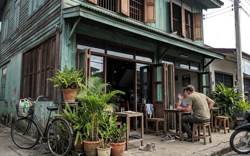 A heritage shophouse converted into a café in Wat Ket